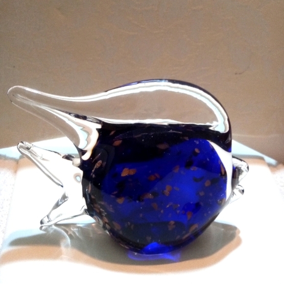 Vintage Hand Blown Art Glass Angel Fish Blue w Gold Flakes Paperweight Figurine - Picture 1 of 6